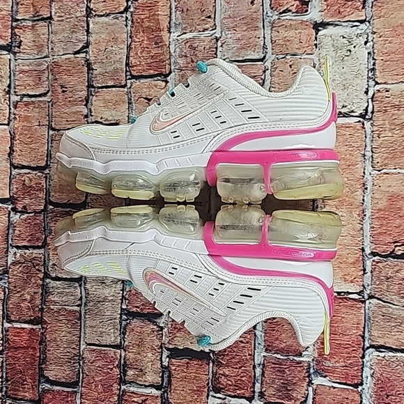 NIKE VAPOR MAX WOMANS SIZE 8.5 GUC - Picture 6 of 11